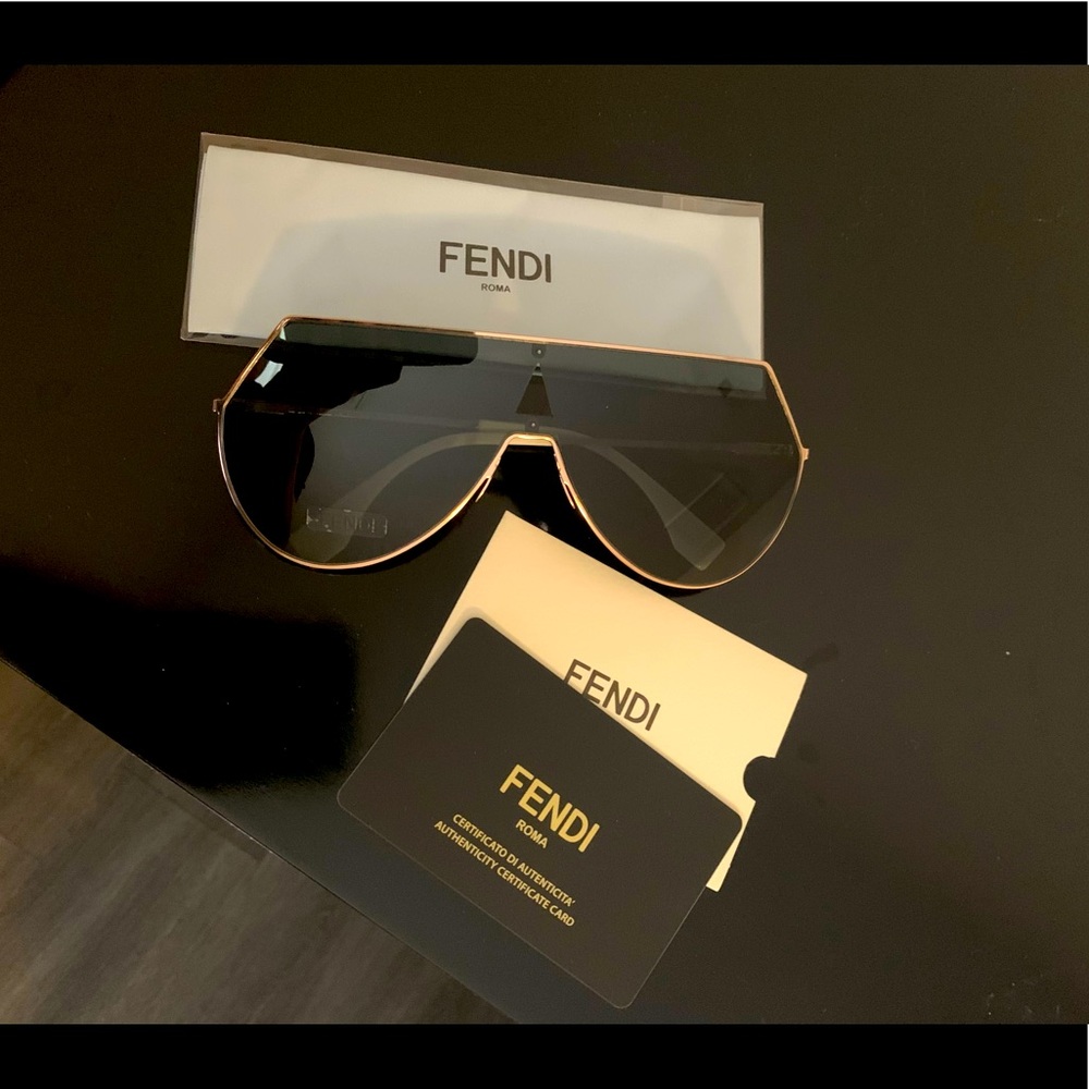 FENDI SUNGLASSES🖤😎❤️